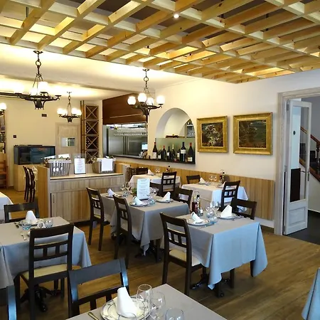 Hotel Victoria *